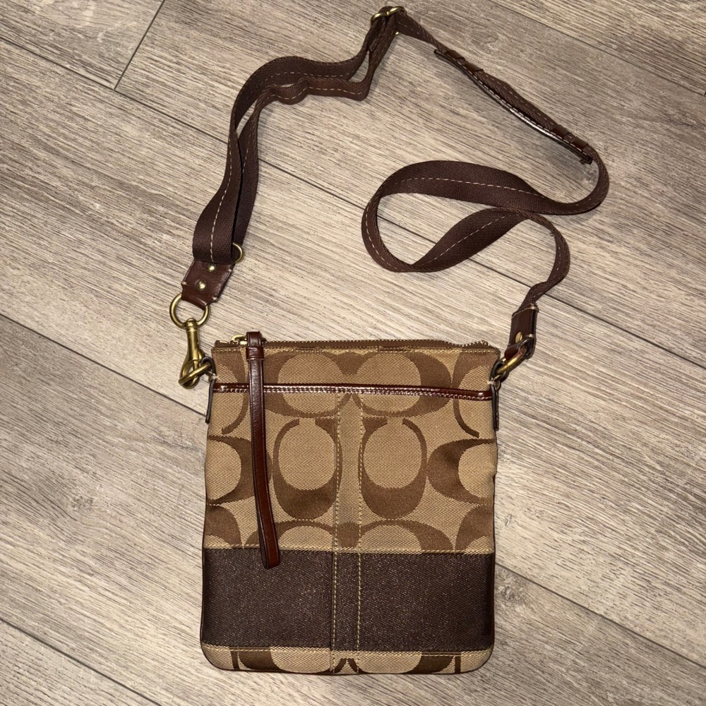 Vintage 2007 Coach 10129 Signature Stripe Crossbody Swingpack Brown Khaki Y2K